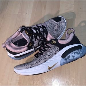NIKE JOYRIDE RUN Flyknit Running Shoe